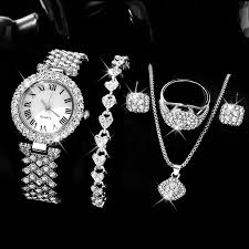 Watch for Girls and watch for women in Fashion Quartz Watch for Female in Clock Square Dial Luxury Brand Design for girls/Women Watches Simple Ladies Wrist Watch Montre Femme.