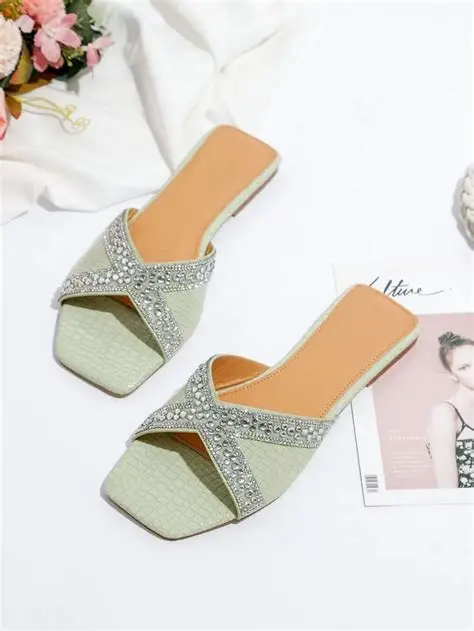 Flat Shoes for Girls – Trendy Flats Sandals & Slippers for Women“. Embroidered Chapal for grils Comfortable Casual & Outdoor Wear